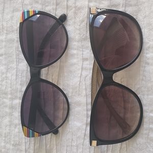 2 pairs of sunglass3s
